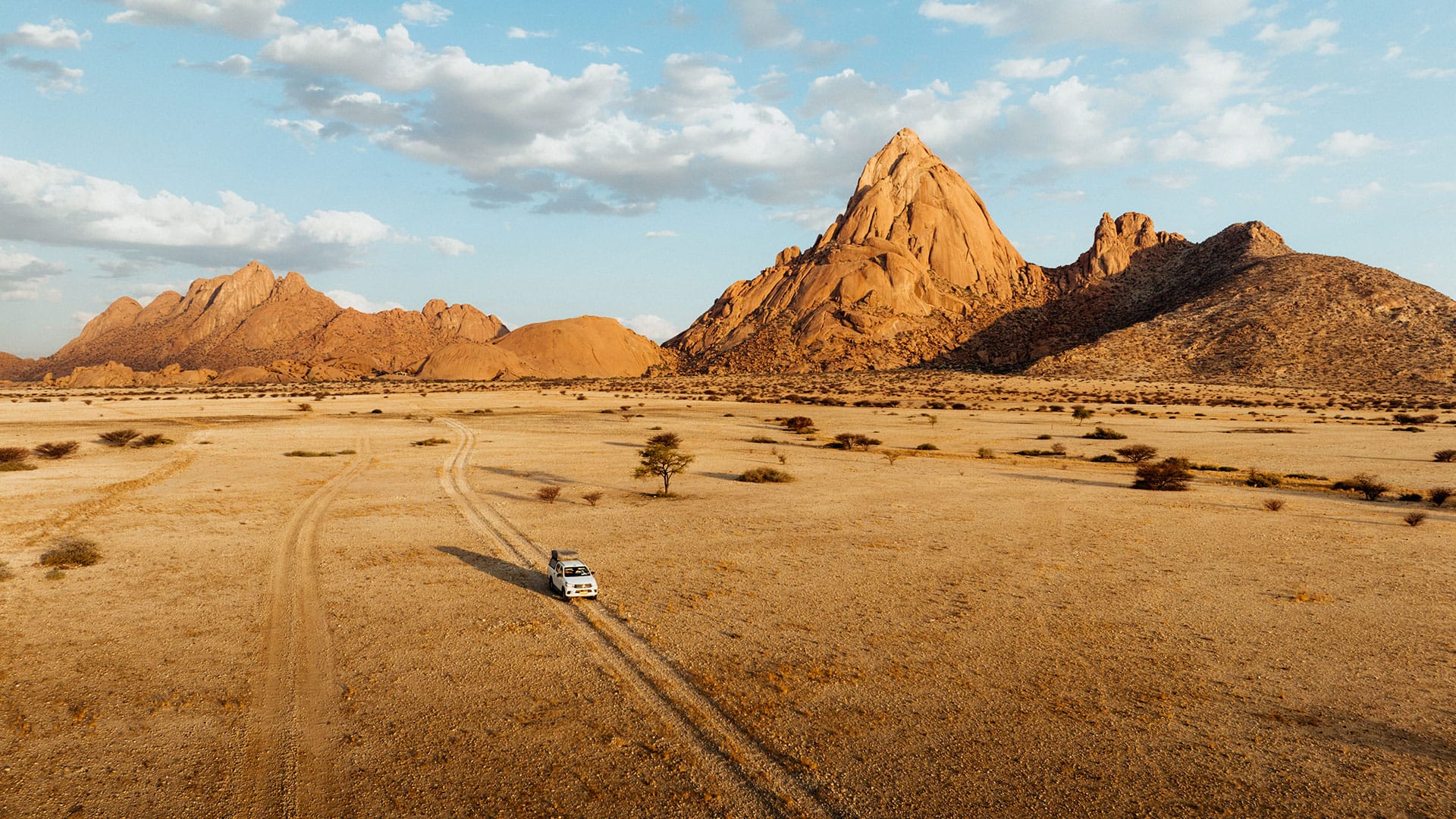 Aloe 4x4 car hire spitzkoppe